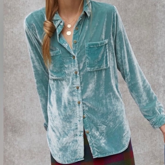 Pilcro Tops - Pilcro Anthropolgie crushed velvet sea foam color button down shirt size 4
